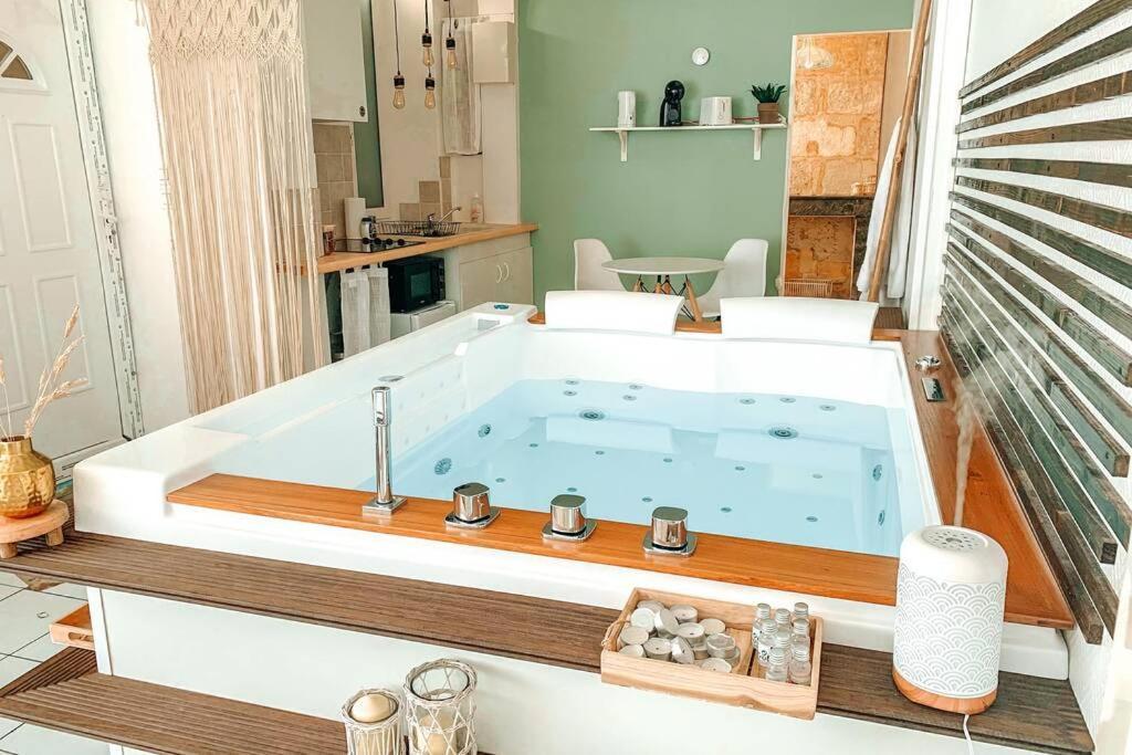 Nuit D'Exception - Loft Avec Jacuzzi Apartment Bordeaux Exterior photo
