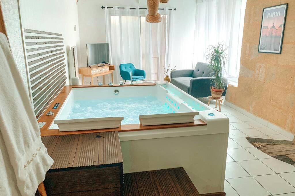 Nuit D'Exception - Loft Avec Jacuzzi Apartment Bordeaux Exterior photo